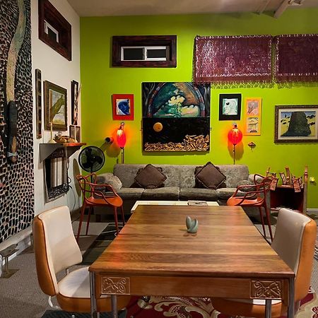 Space Castle: A 1950S Gas Station Transformed Into An Art Themed Wonderland ทรูธออร์คอนซีเควนเซส ภายนอก รูปภาพ