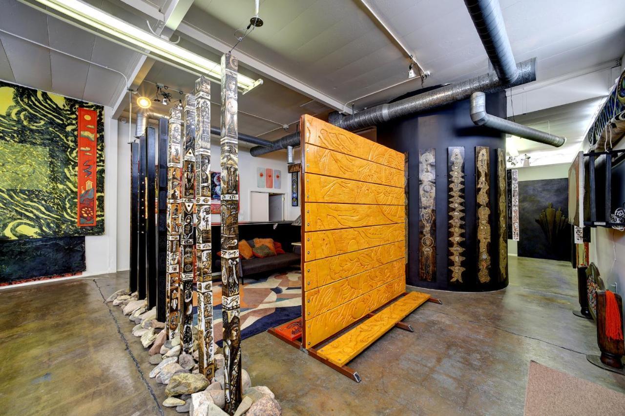 Space Castle: A 1950S Gas Station Transformed Into An Art Themed Wonderland ทรูธออร์คอนซีเควนเซส ภายนอก รูปภาพ