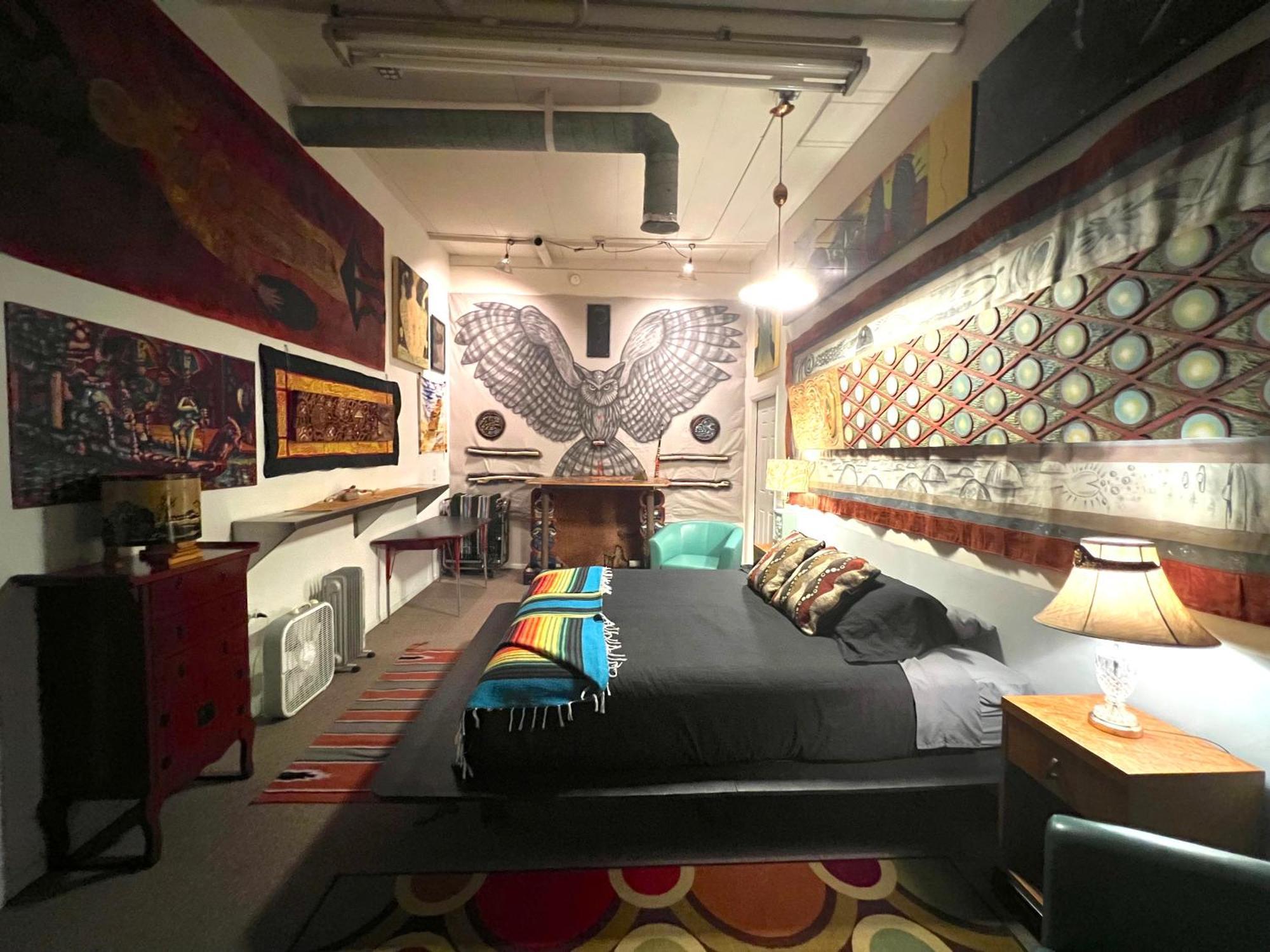 Space Castle: A 1950S Gas Station Transformed Into An Art Themed Wonderland ทรูธออร์คอนซีเควนเซส ภายนอก รูปภาพ