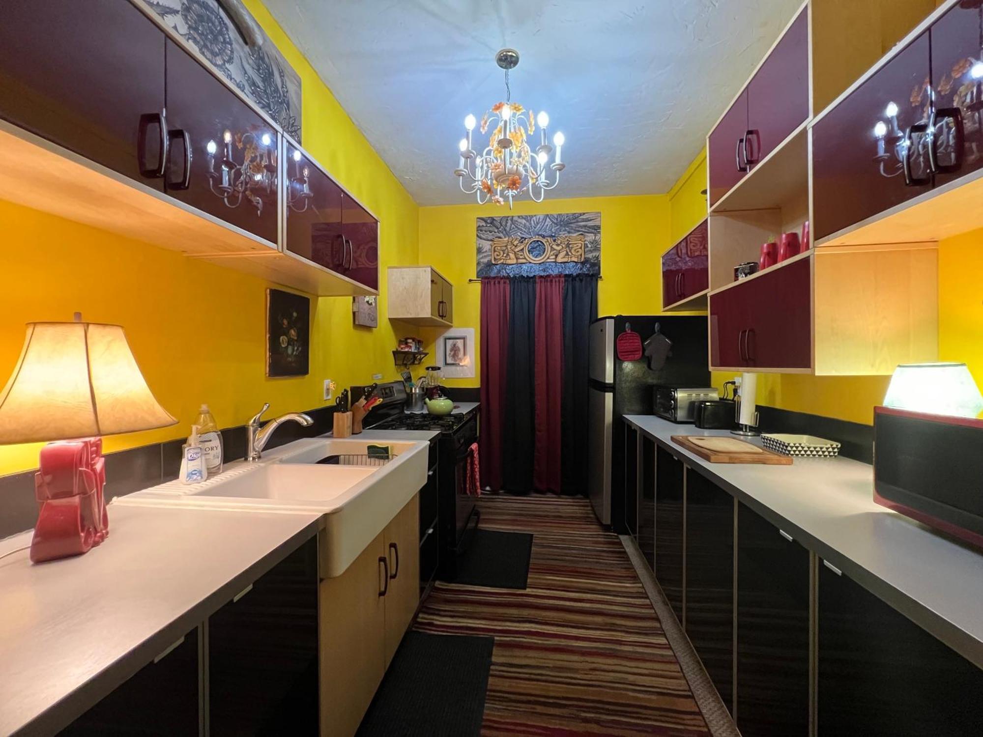 Space Castle: A 1950S Gas Station Transformed Into An Art Themed Wonderland ทรูธออร์คอนซีเควนเซส ภายนอก รูปภาพ